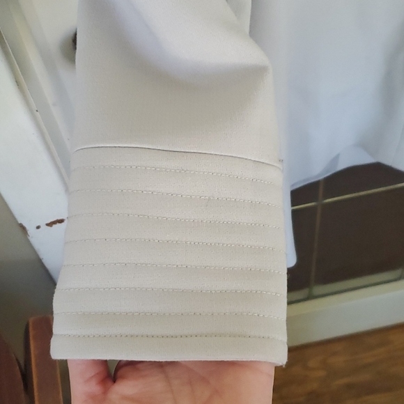 Kenneth Cole Dress Coat. Size M - Picture 6 of 6